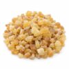 Incienso grano 1 kg seco sobre fondo blanco