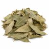 Laurel hoja 1 kg seco sobre fondo blanco